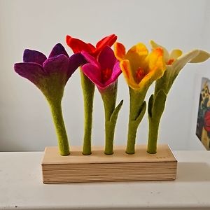 Lovevery Felt Flowers Montessori Toy